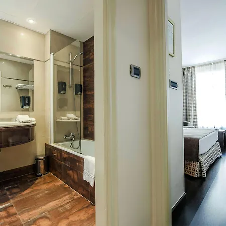 מלון Conde Duque 3*